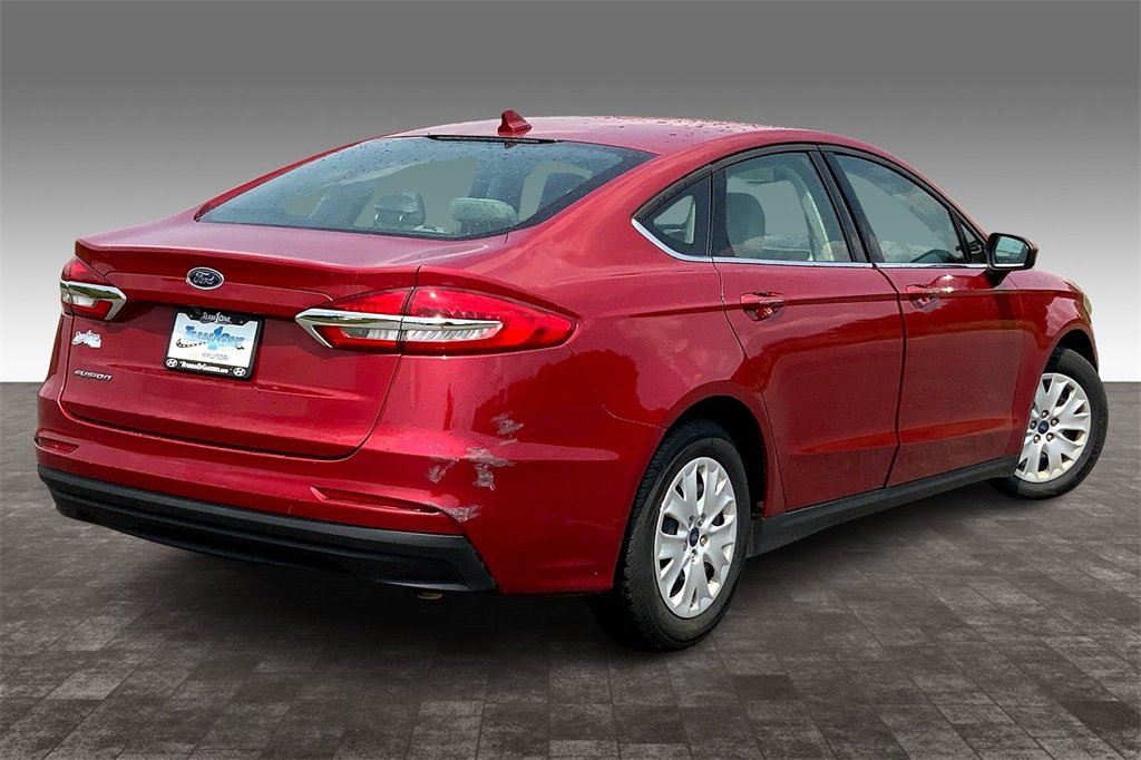 2020 Ford Fusion S photo 9