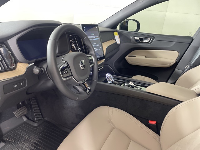 2026 Volvo XC60 T8 Plus photo 20