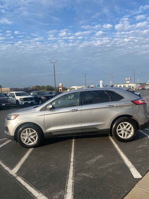 2022 Ford Edge SEL photo 4