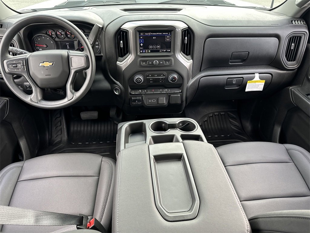 2025 Chevrolet Silverado 3500HD Work Truck photo 2