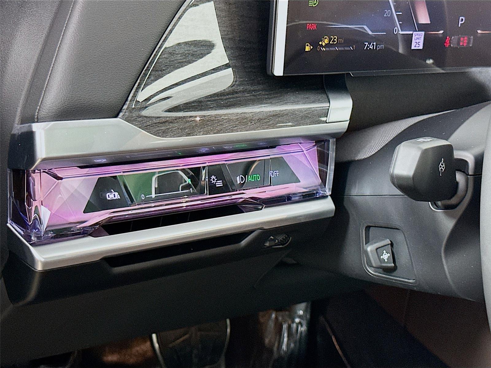 2026 Bmw 750e photo 10