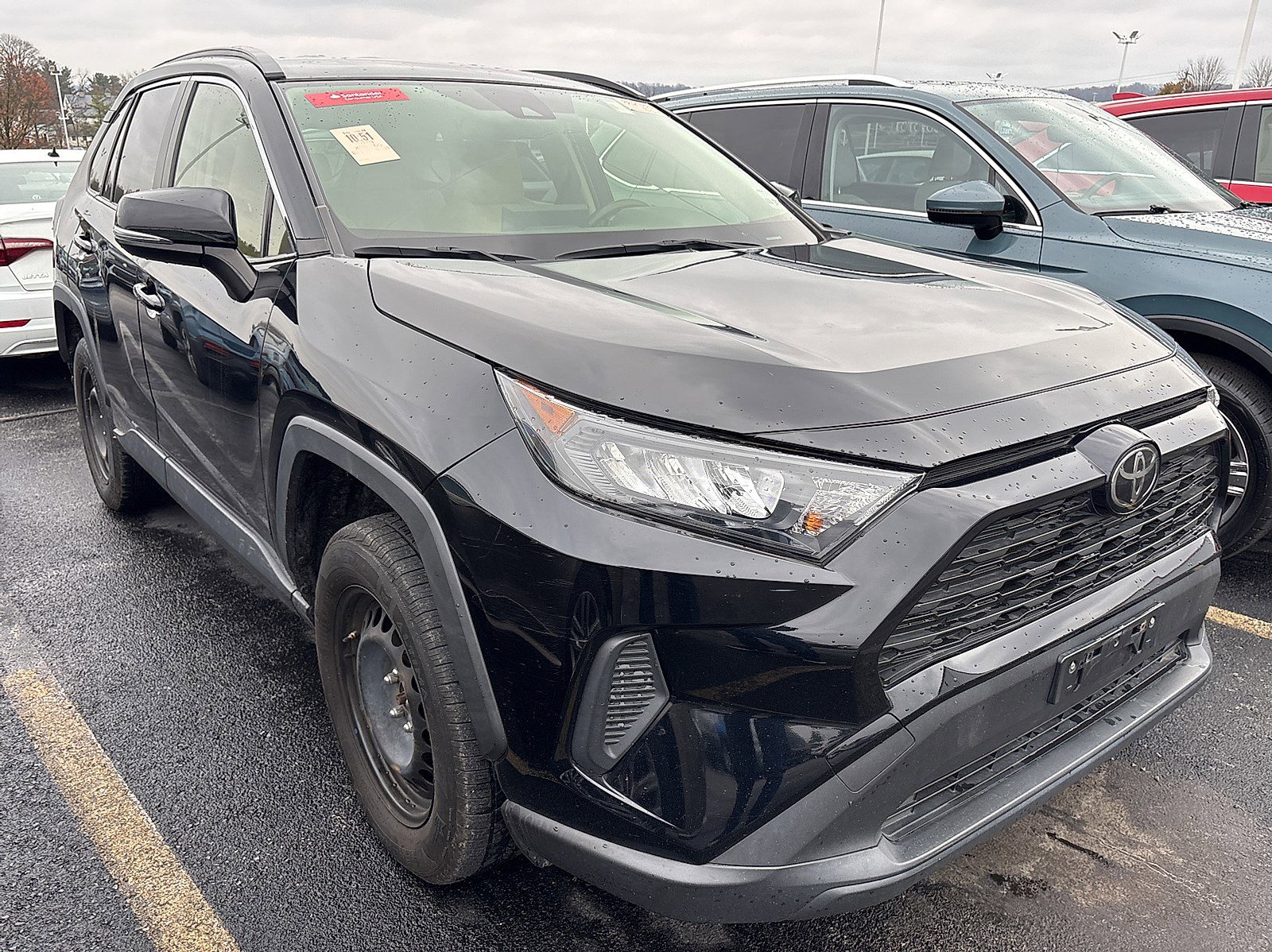 2019 Toyota RAV4 LE photo 2