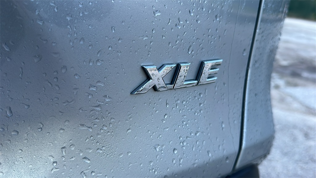 2023 Toyota RAV4 XLE photo 7