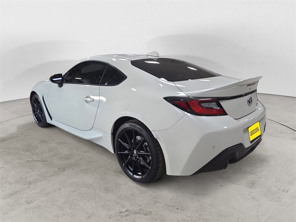 2024 Toyota GR86 Premium photo 3
