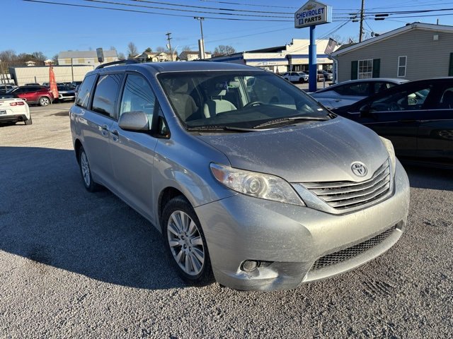 Used 2017 Toyota Sienna LE with VIN 5TDJZ3DCXHS155602 for sale in Flemingsburg, KY