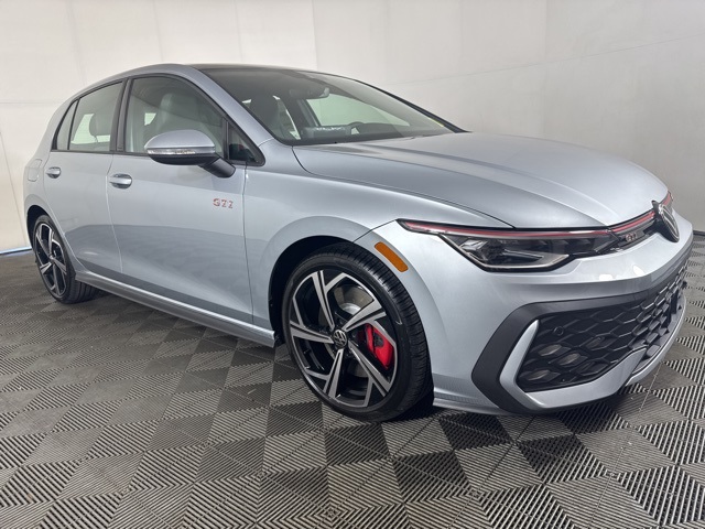 2025 Volkswagen Golf GTI SE's photo