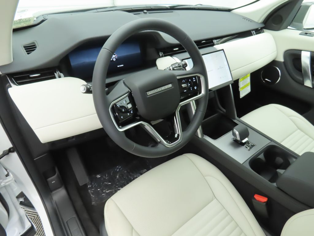 2025 Land Rover Discovery Sport S photo 8