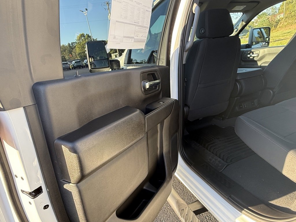 2025 Chevrolet Silverado Custom photo 16