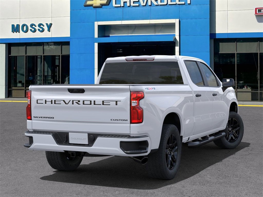 2025 Chevrolet Silverado 1500 Custom photo 4