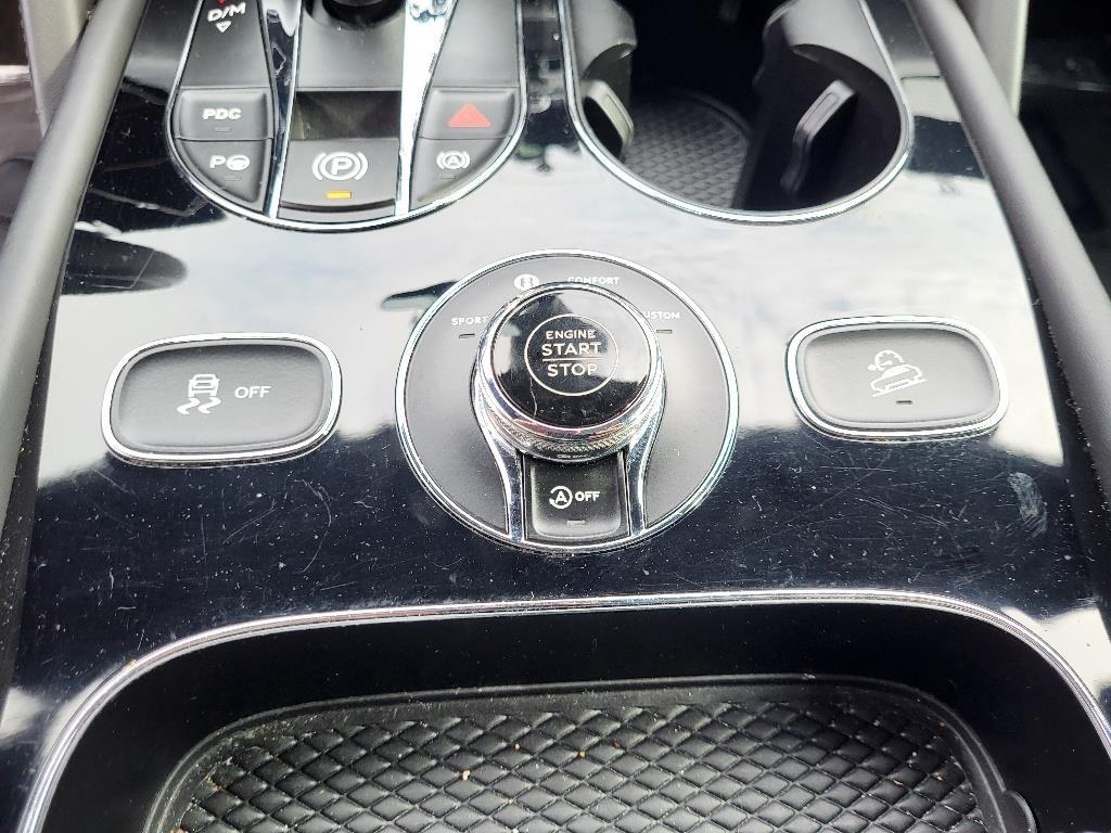 2021 Bentley Bentayga V8 photo 15