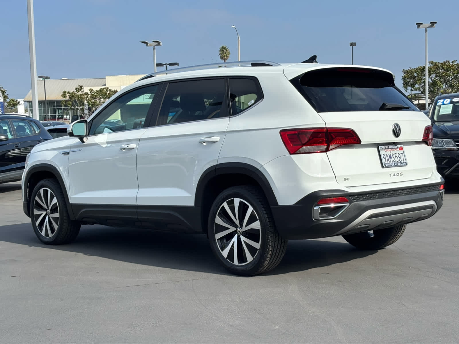 2022 Volkswagen Taos SE photo 4