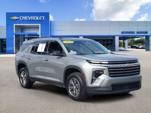 2025 Chevrolet Traverse LT's photo