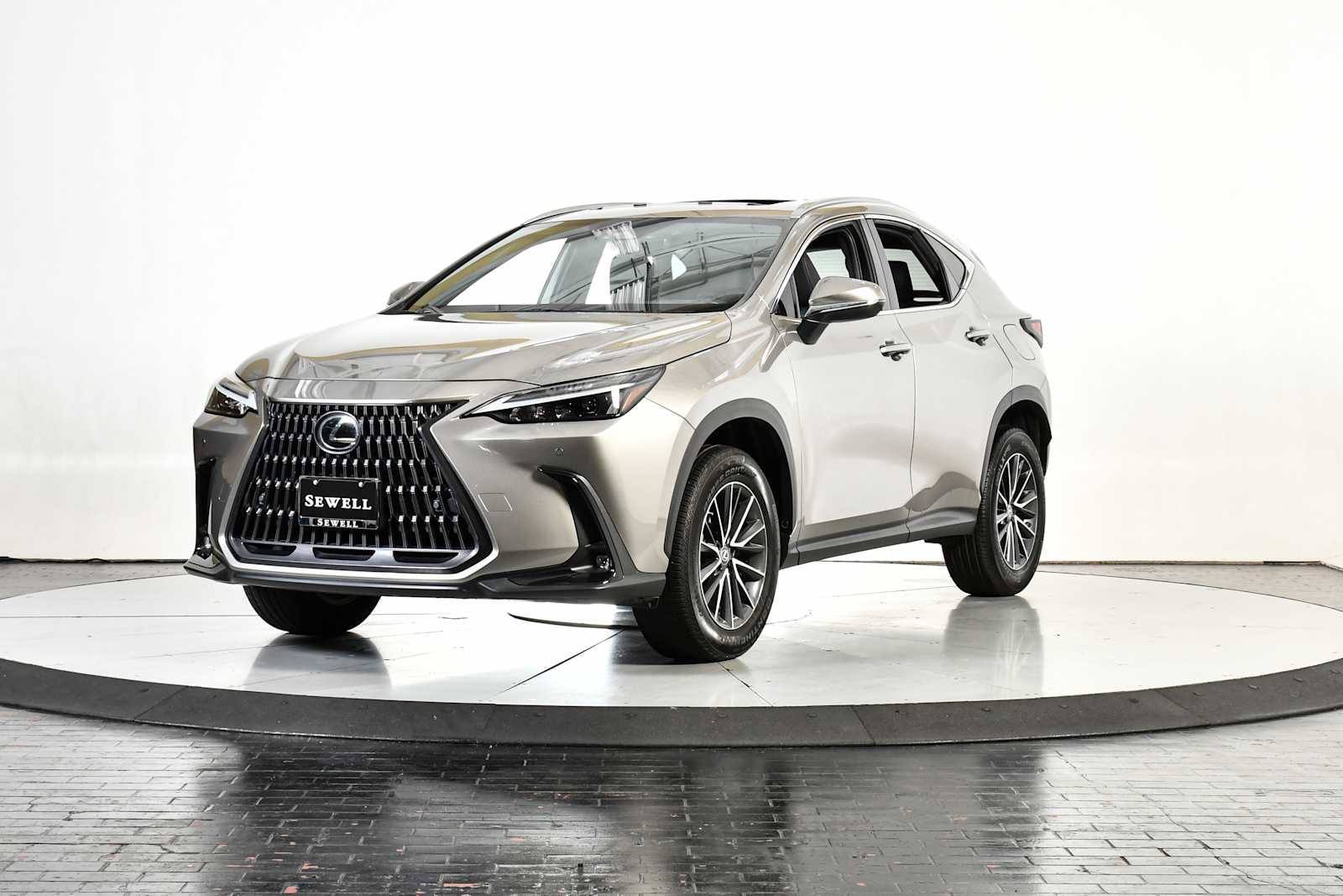 2023 Lexus NX 350's photo