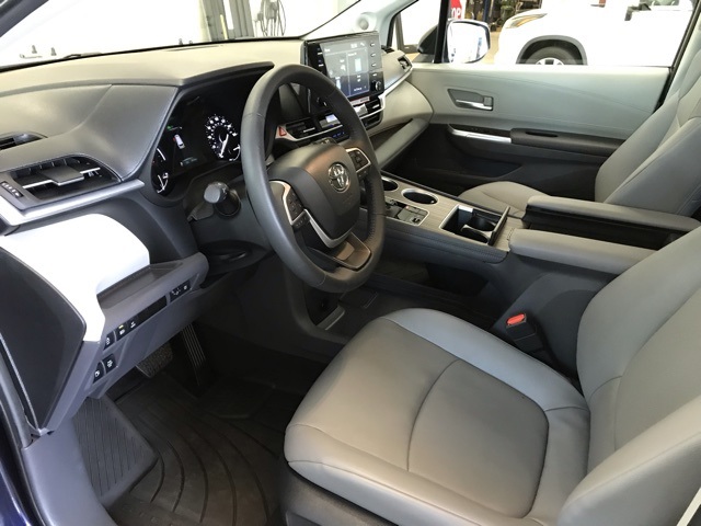 2024 Toyota Sienna XLE photo 12