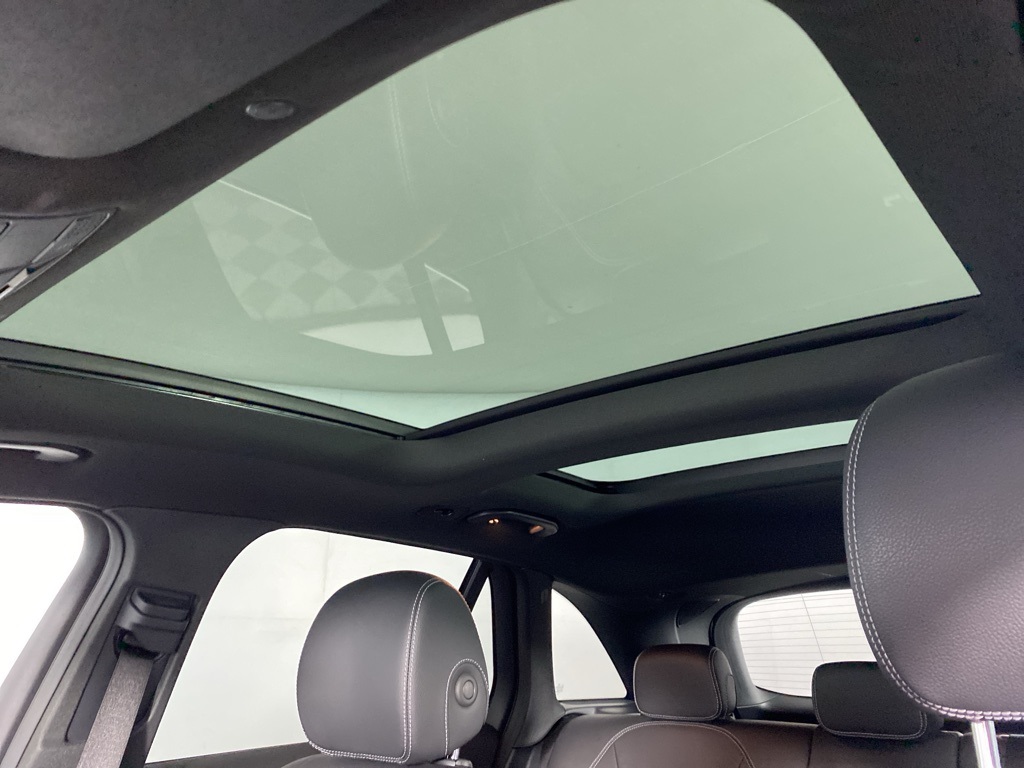 2022 Mercedes Benz GLC 300 4MATIC photo 2