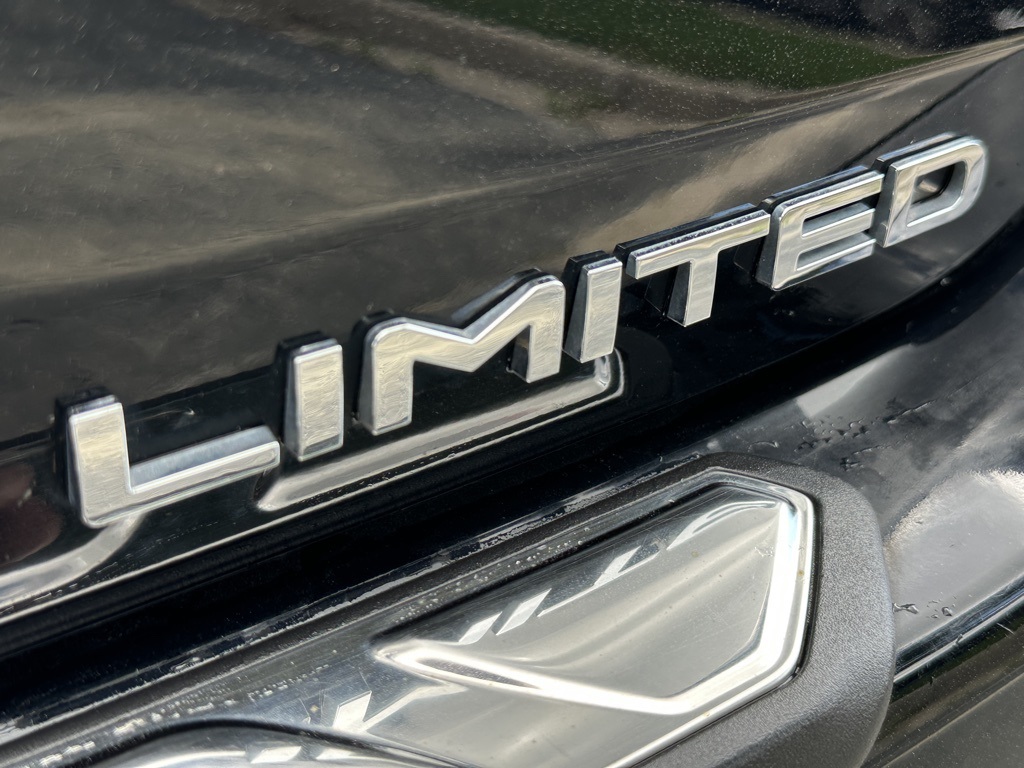 2022 Toyota Highlander Hybrid Limited photo 4