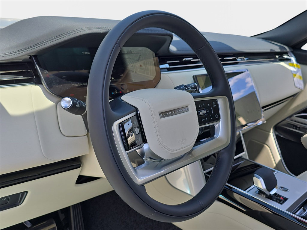 2025 Land Rover Range Rover SE photo 16
