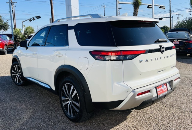 2023 Nissan Pathfinder Platinum photo 3