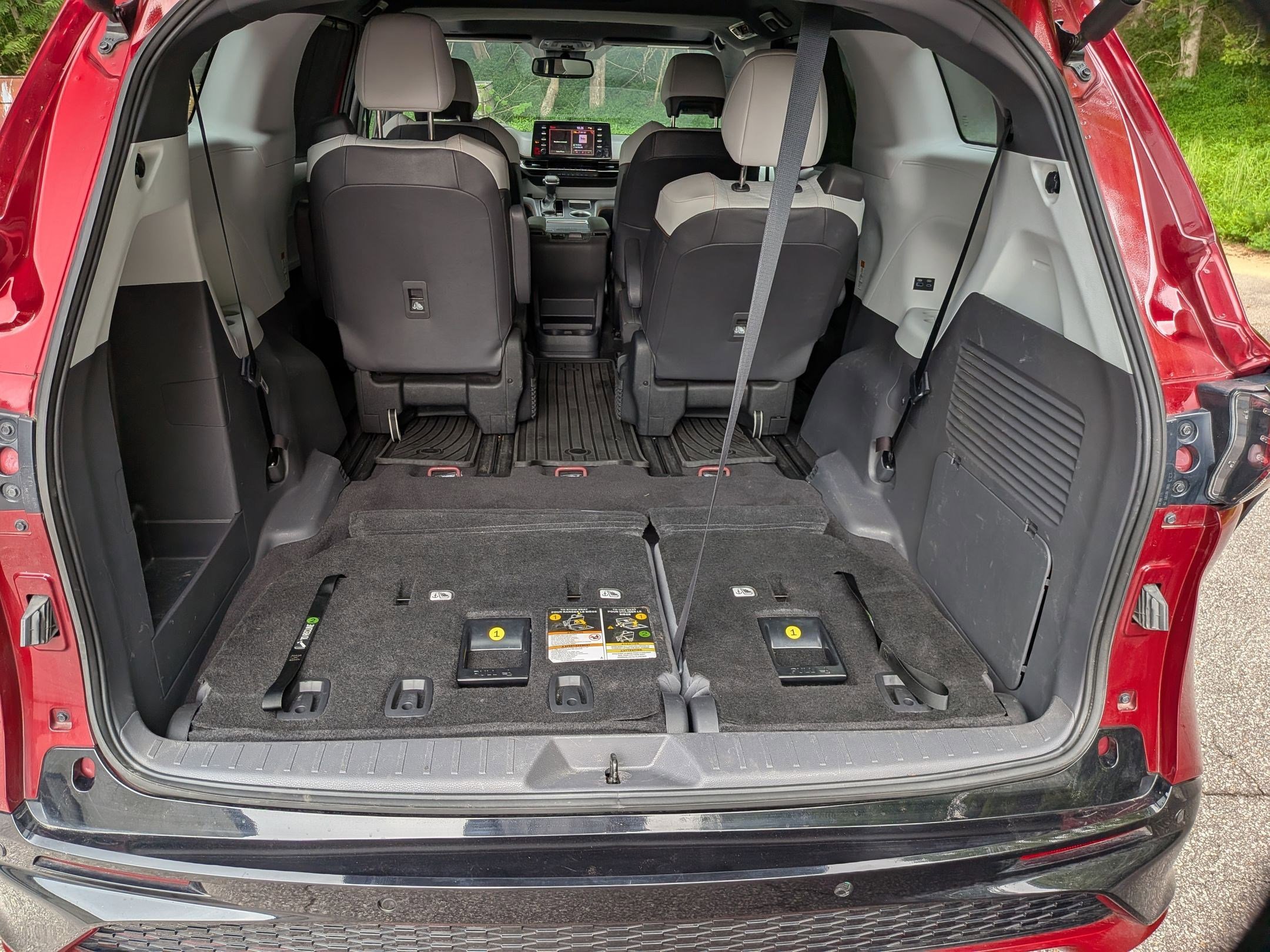 2022 Toyota Sienna XSE photo 30