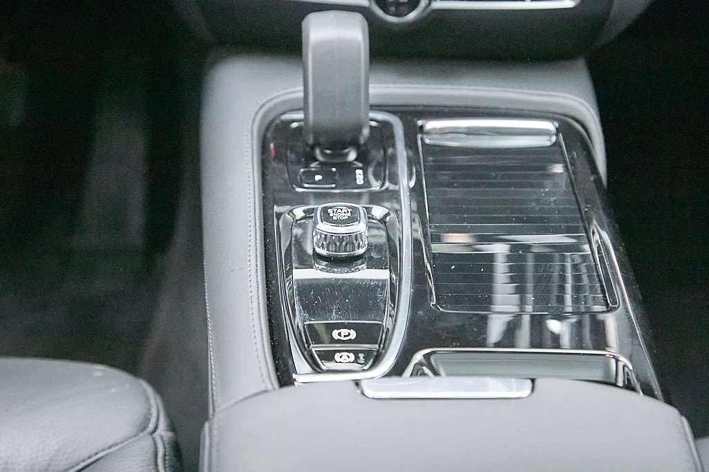 2025 VOLVO S60 - Image 30