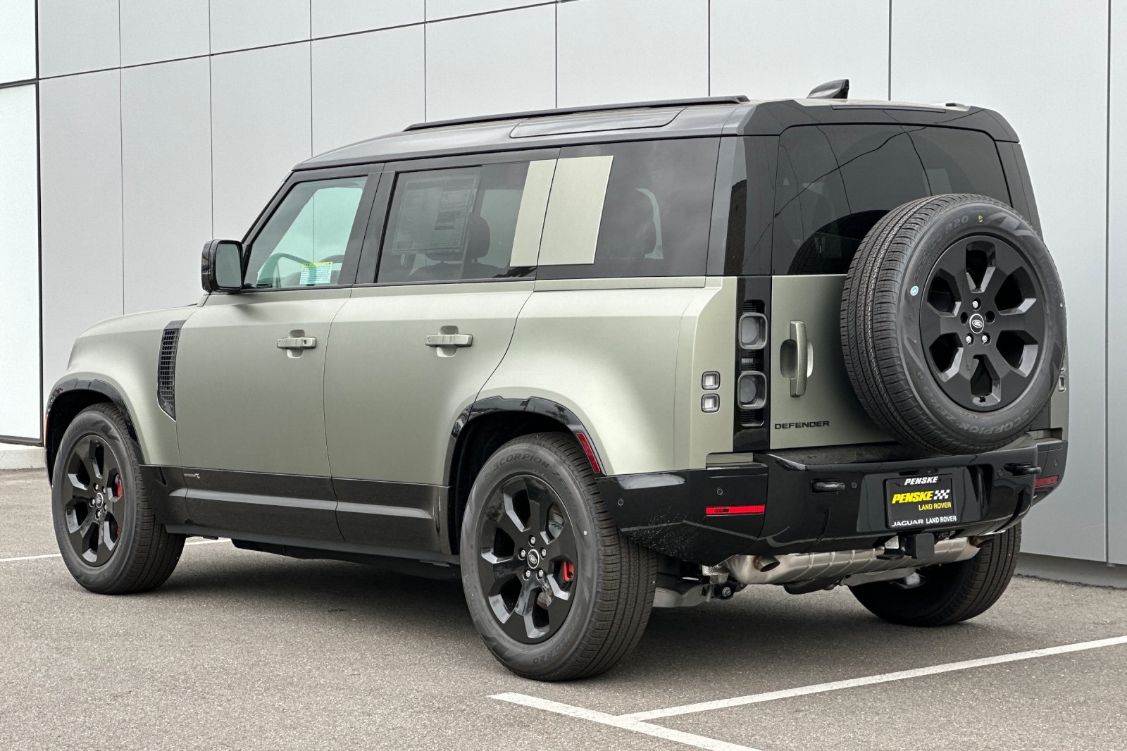 2025 Land Rover Defender 110 X photo 3