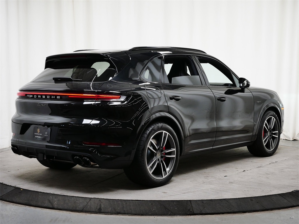 2025 Porsche Cayenne E-Hybrid Turbo photo 7