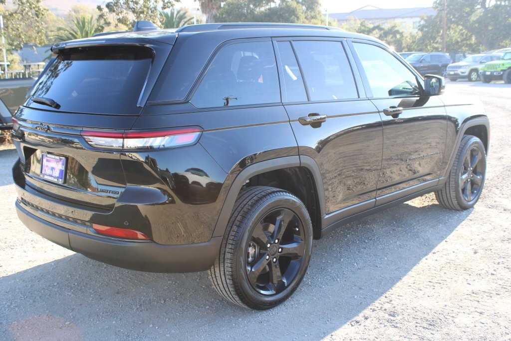 2025 Jeep Grand Cherokee Limited photo 4