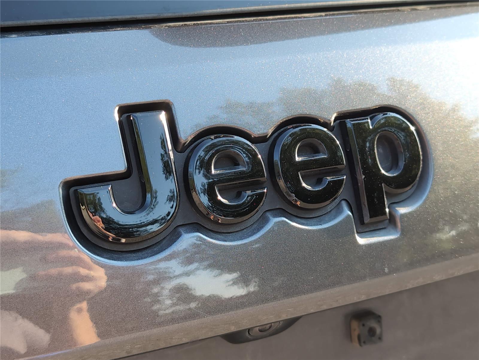2020 Jeep Grand Cherokee Altitude photo 25