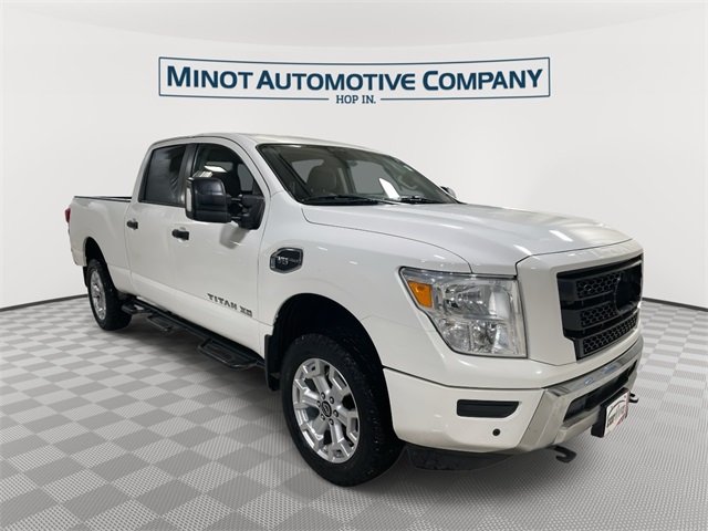 2023 Nissan Titan XD SV's photo