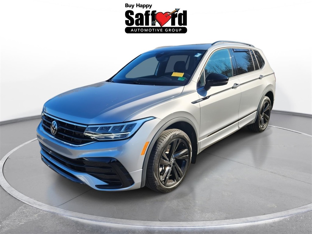2023 Volkswagen Tiguan SE R-LINE BLACK's photo