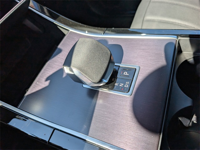 2026 Land Rover Range Rover Evoque Dynamic SE photo 14