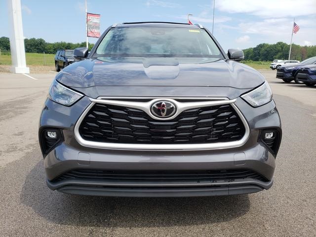 2022 Toyota Highlander XLE photo 2