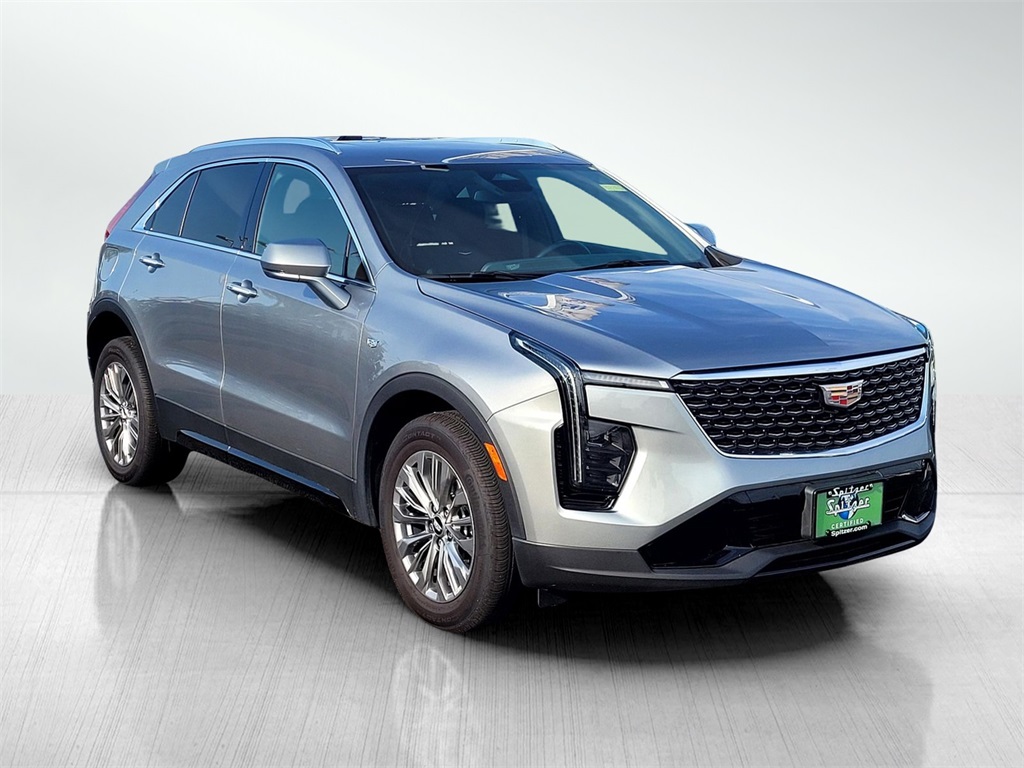 2024 Cadillac XT4 Premium Luxury photo 3