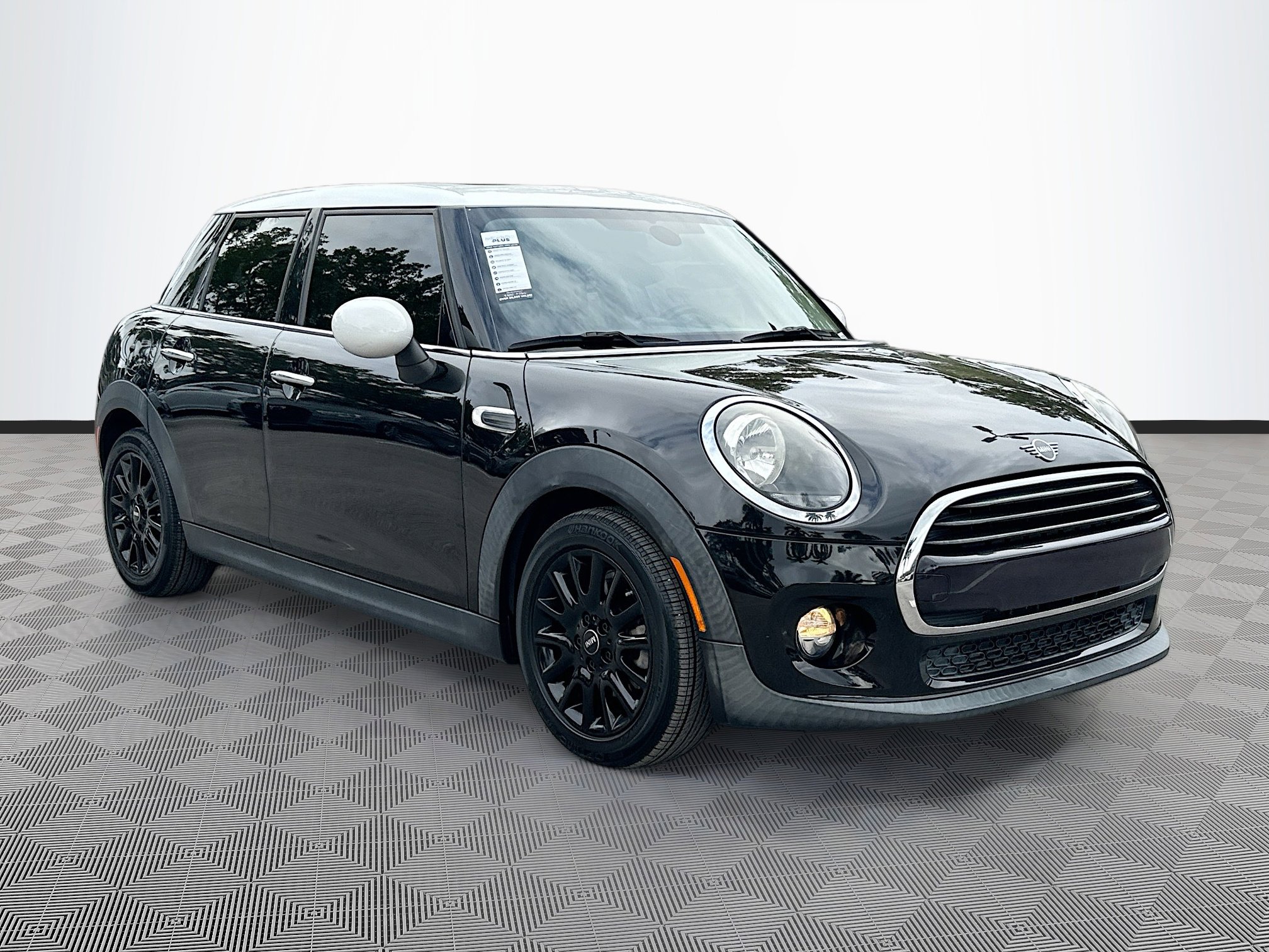 2019 MINI Hardtop Base's photo