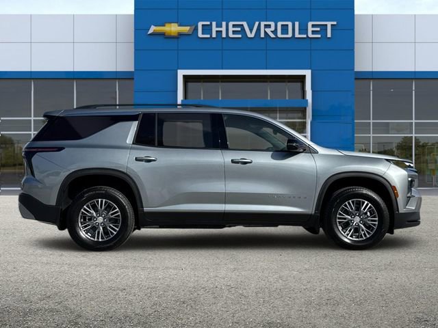 2026 Chevrolet Traverse photo 2