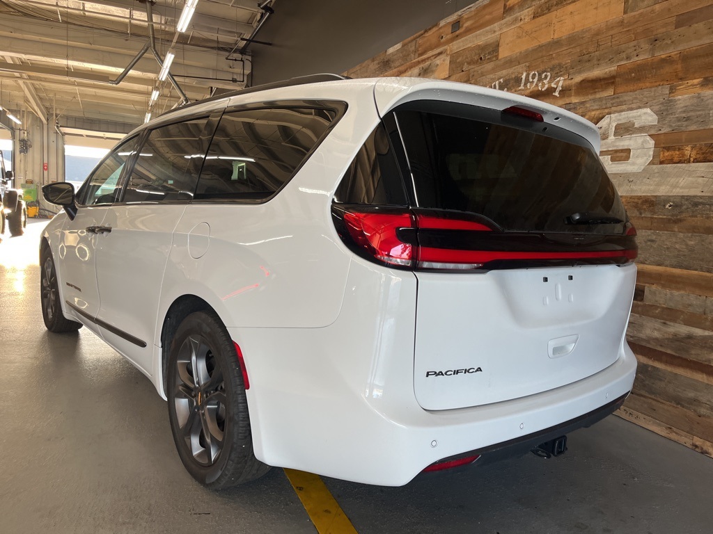 2024 Chrysler Pacifica Touring L photo 4