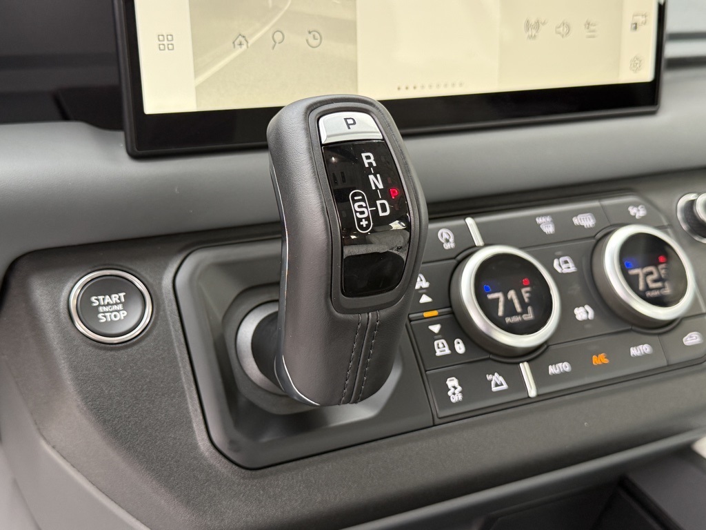 2025 Land Rover Defender 130 S photo 19