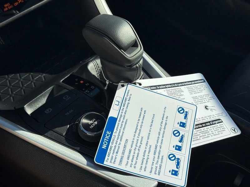 2025 Toyota RAV4 Hybrid XLE photo 20
