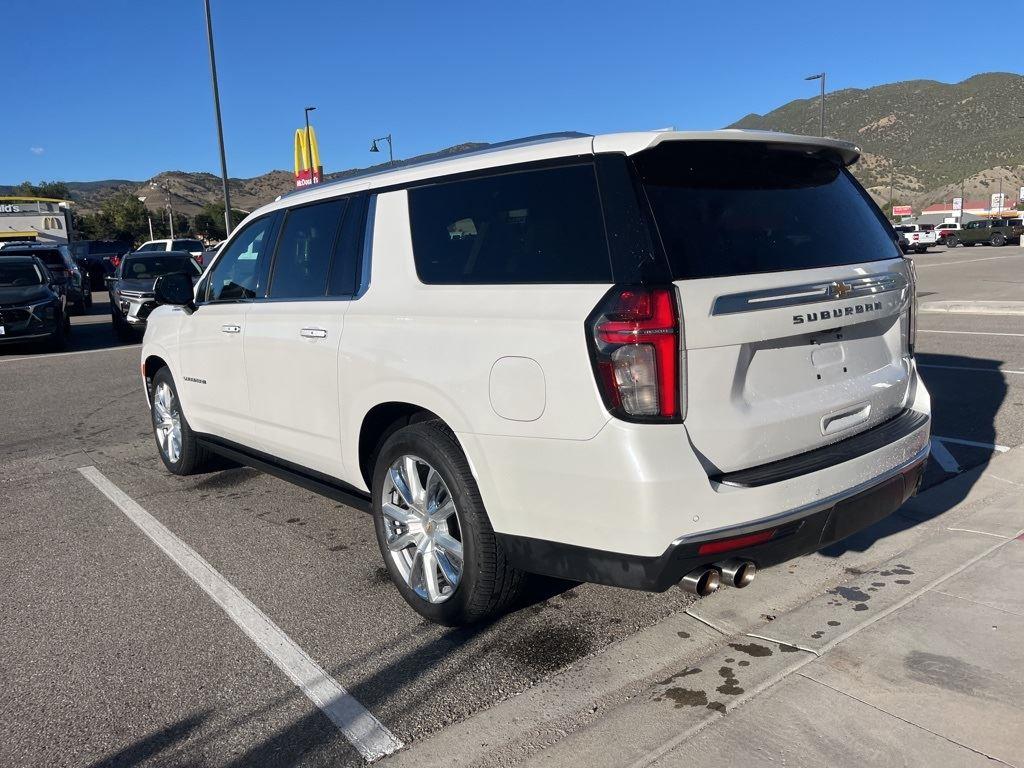 2022 Chevrolet Suburban High Country photo 3
