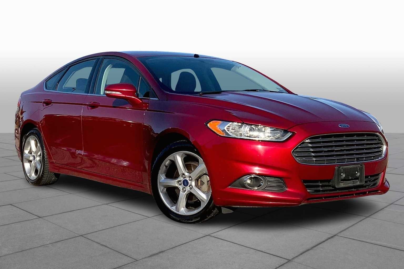 2015 Ford Fusion SE photo 2