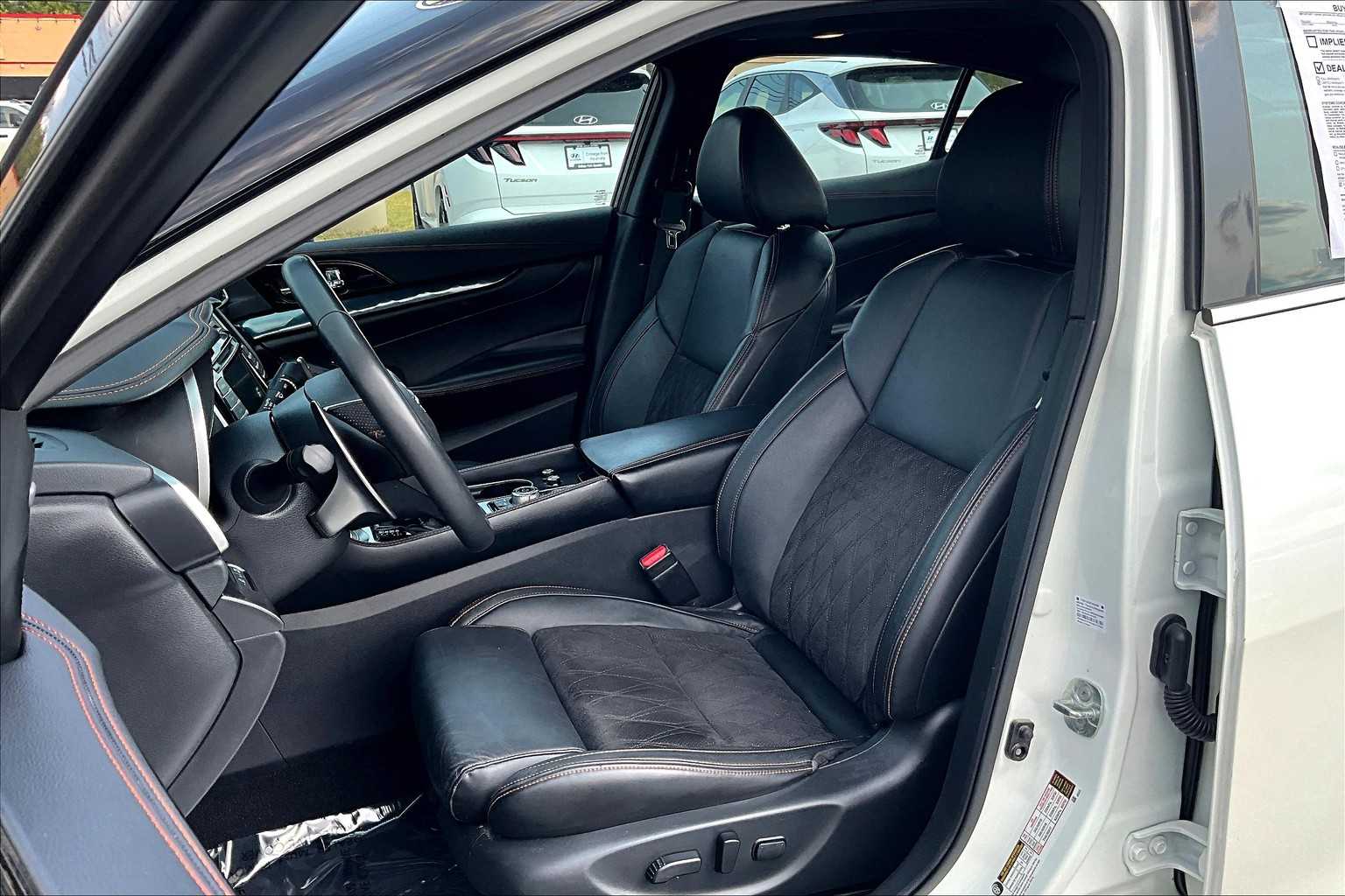 2023 Nissan Maxima SR photo 7