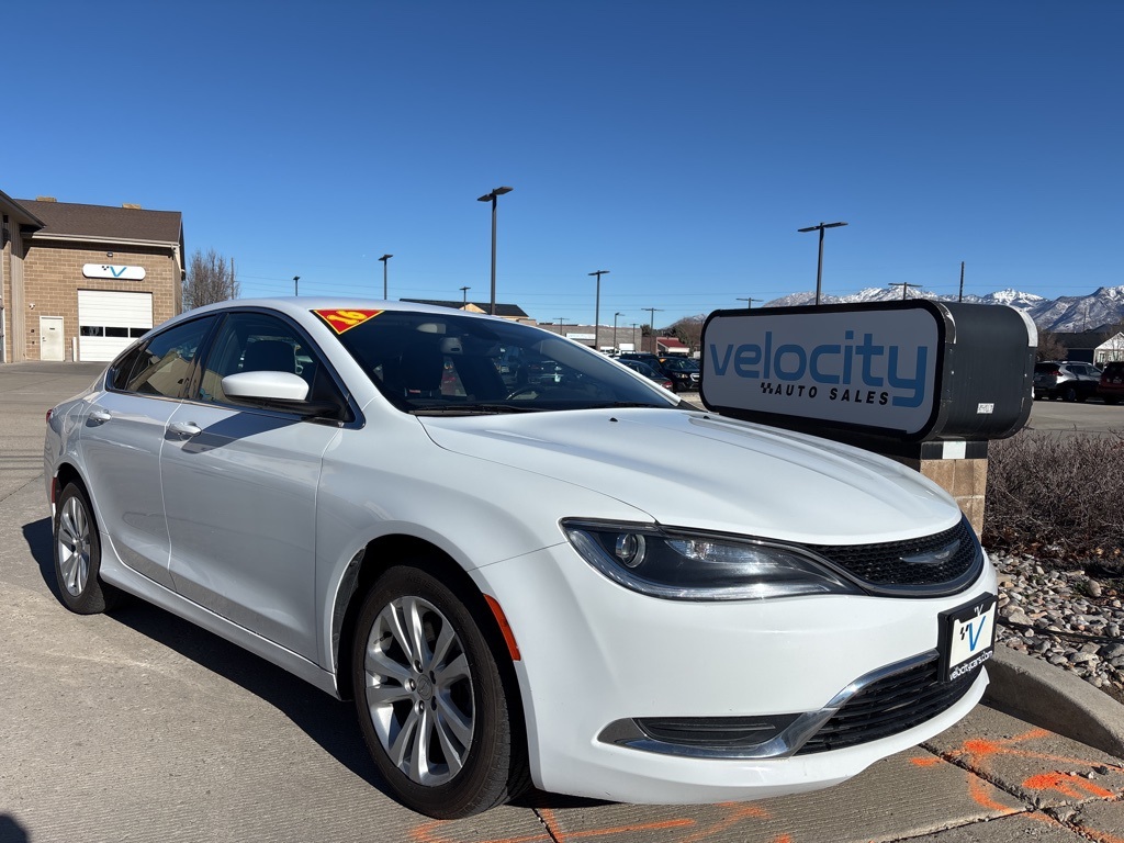 2016 Chrysler 200 Limited's photo