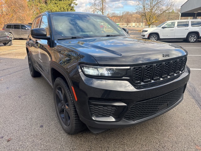 2023 Jeep Grand Cherokee Altitude photo 3