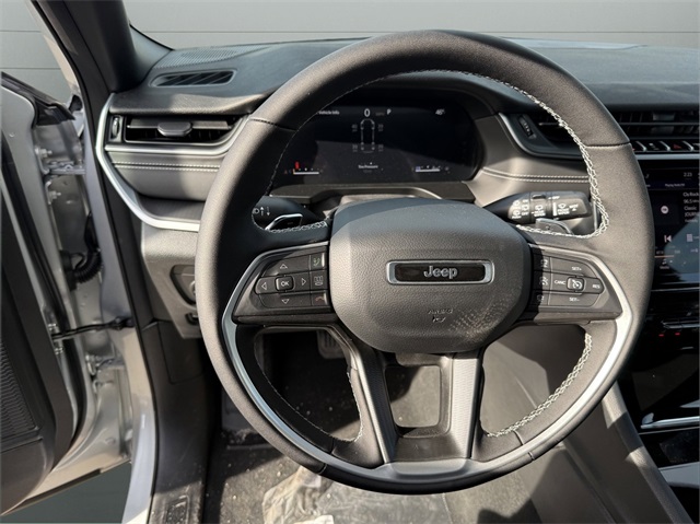 2025 Jeep Grand Cherokee Laredo X photo 14
