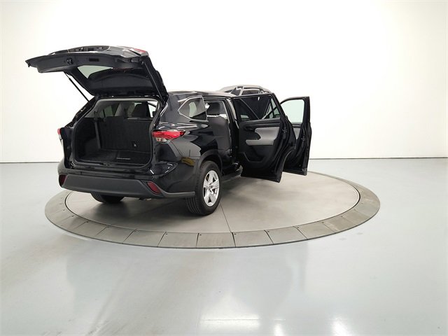 2023 Toyota Highlander L photo 12