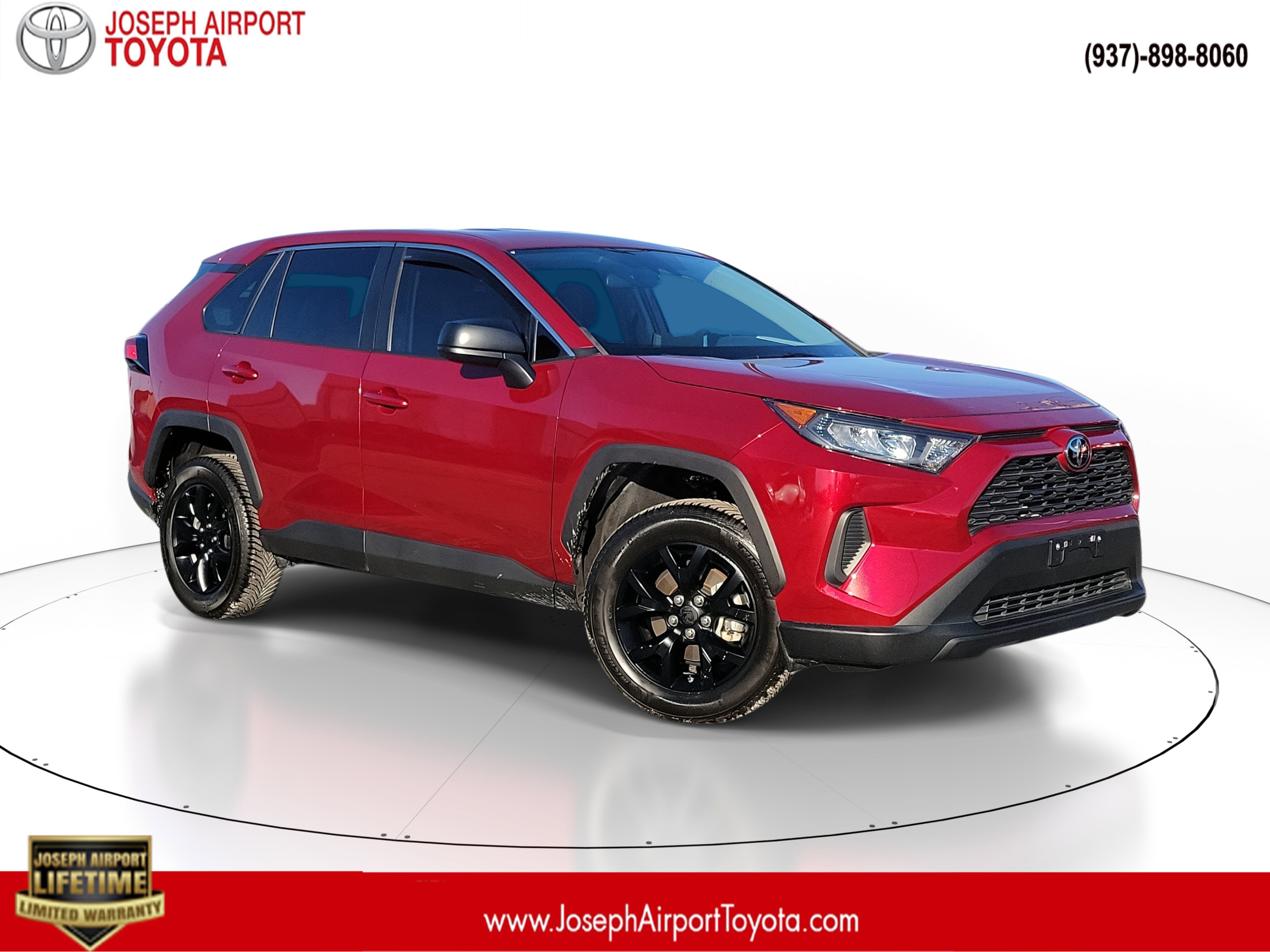2022 Toyota RAV4 LE's photo