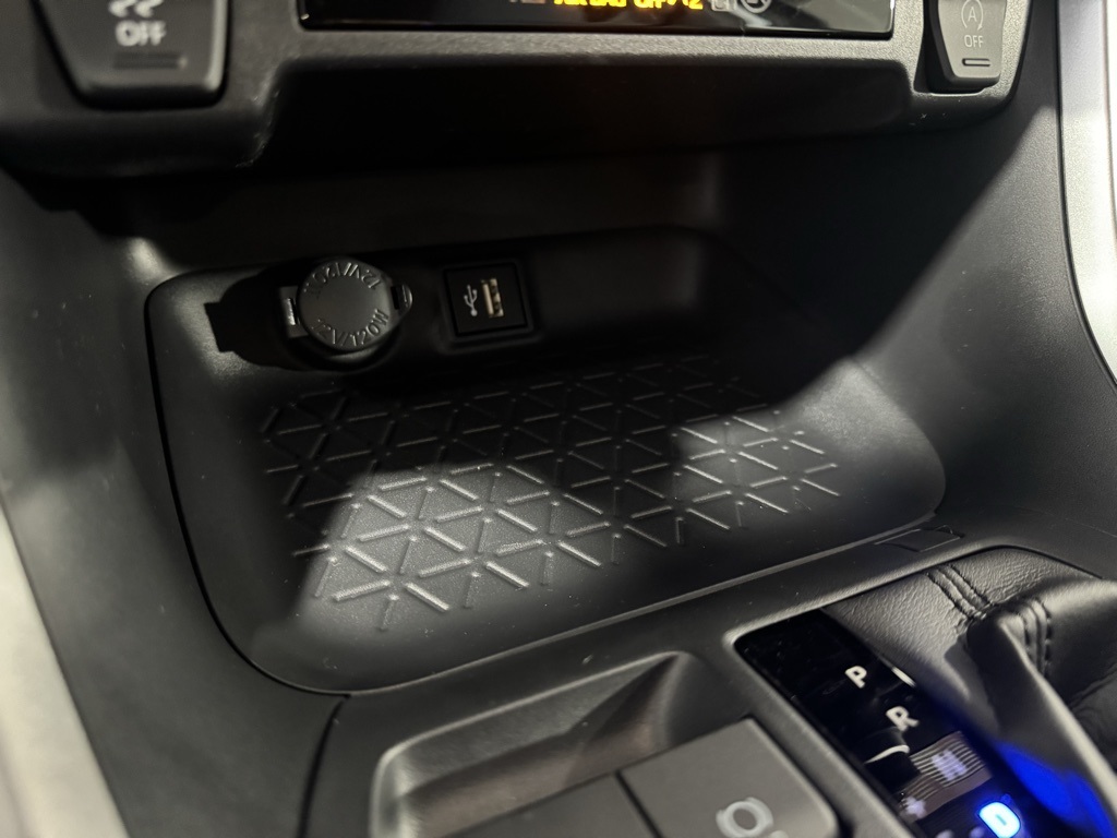 2025 Toyota RAV4 LE photo 35