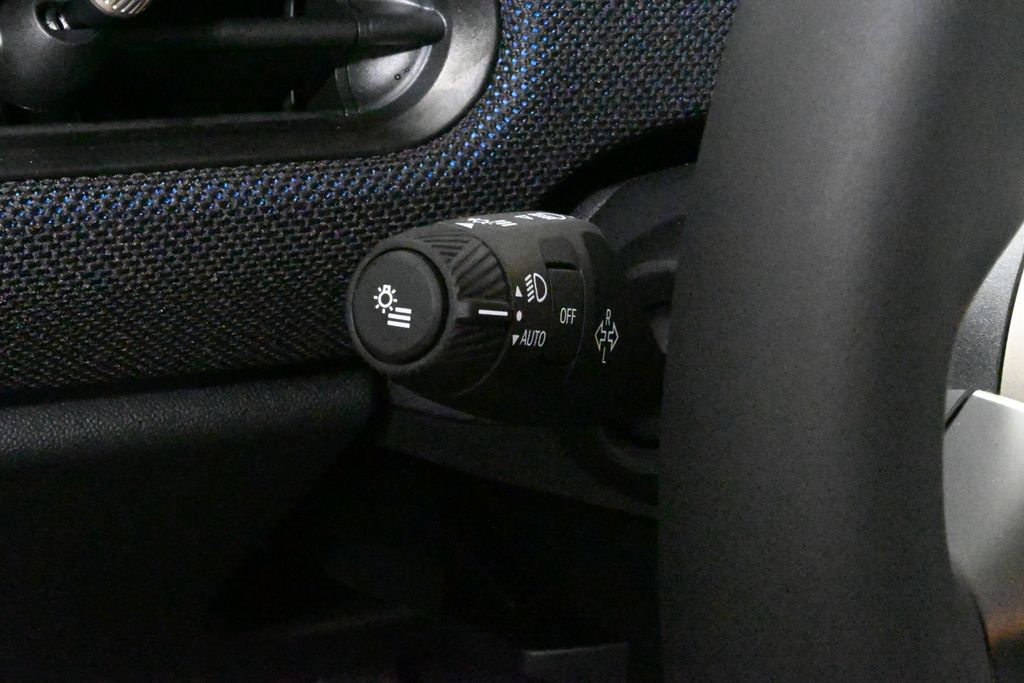 2025 Mini Cooper Hardtop 2 Door Signature photo 25