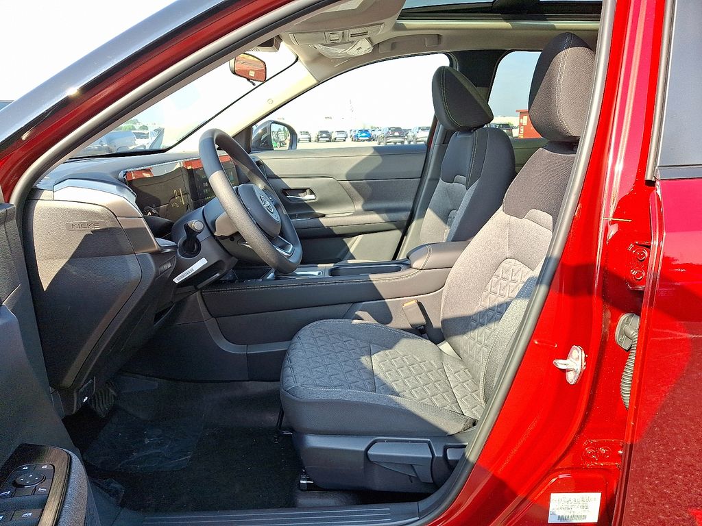 2025 Nissan Kicks SV photo 4