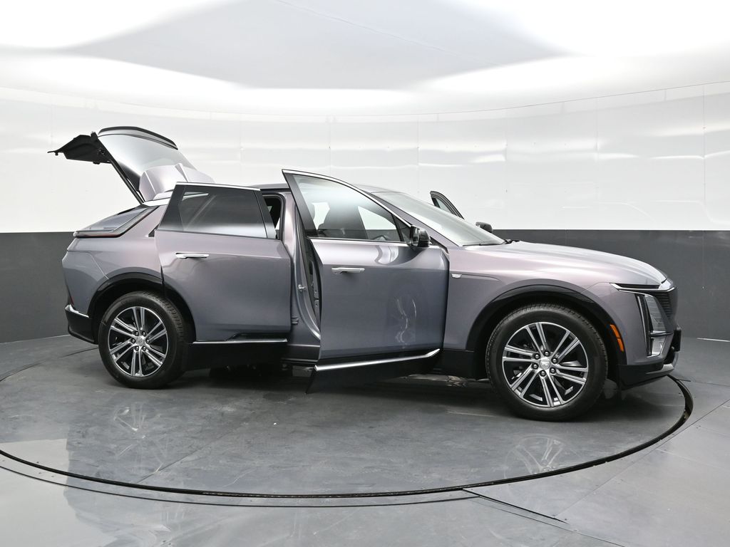 2025 Cadillac Lyriq Luxury photo 39